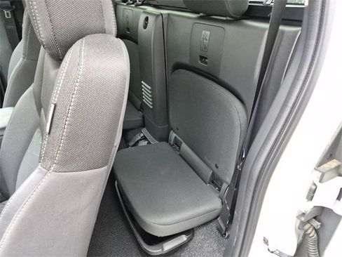 Certified 2025 Nissan Frontier SV image 22