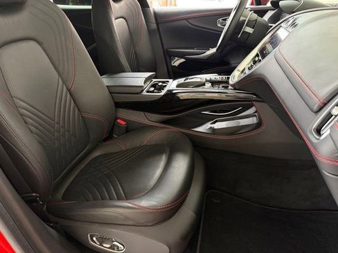 Used 2023 Aston Martin DBX image 18