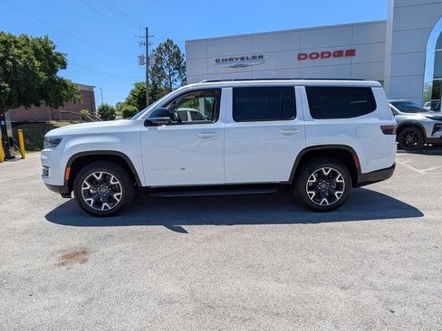 Used 2024 Jeep Wagoneer Series III AWD/4WD image 7