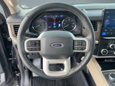 Used 2024 Ford Expedition Limited image 17