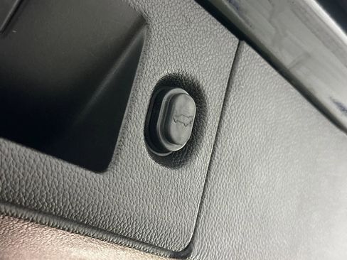 Used 2016 Cadillac Escalade Luxury image 20