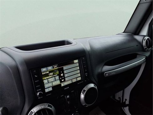 Used 2016 Jeep Wrangler Unlimited Sahara w/ Connectivity Group image 21