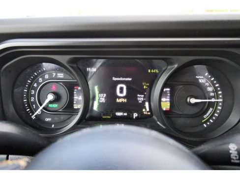Used 2024 Jeep Wrangler Unlimited Sahara w/ Technology Group AWD/4WD image 17