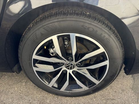 Used 2025 Volkswagen Jetta SE image 30