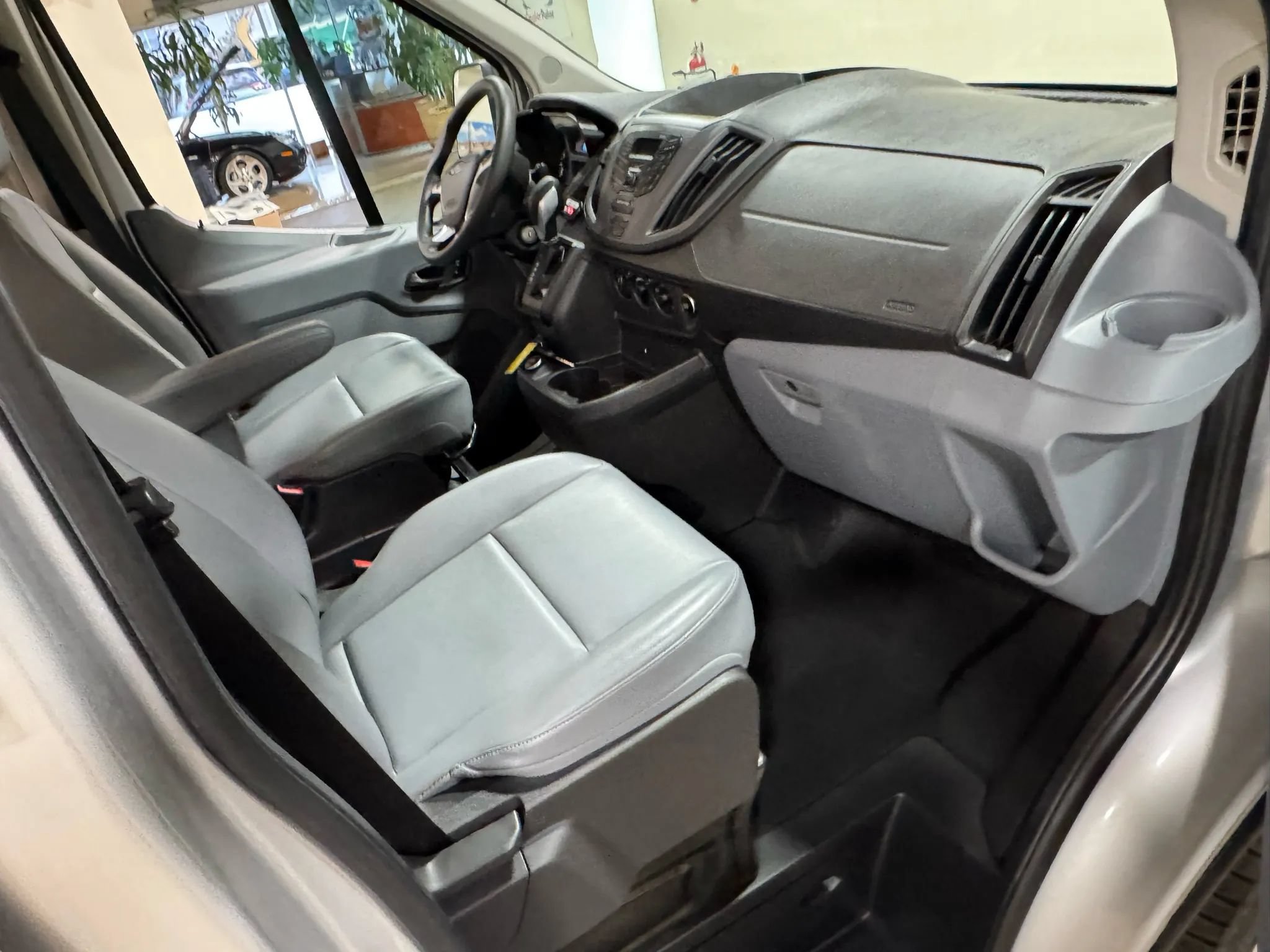 Used 2019 Ford Transit 250 148 Medium Roof RWD image 32
