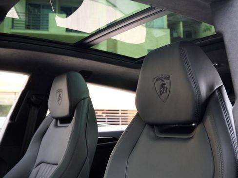 Used 2025 Lamborghini Urus SE image 20