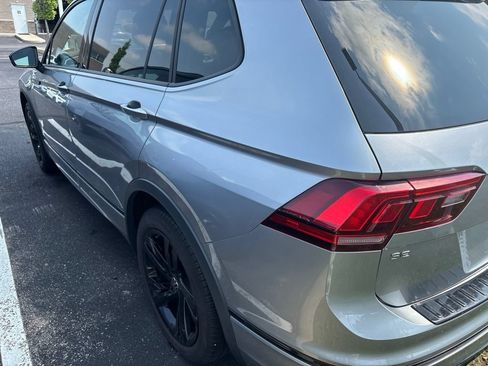 Used 2024 Volkswagen Tiguan SE R-Line AWD/4WD image 4