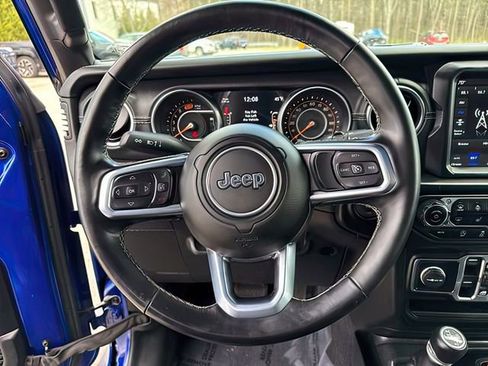 Used 2020 Jeep Wrangler Unlimited Sahara AWD/4WD image 22