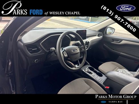 Used 2022 Ford Escape SE w/ SE Sport Appearance Package FWD image 4