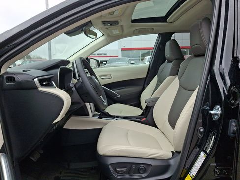 Certified 2022 Toyota Corolla Cross XLE w/ Convenience Package image 13