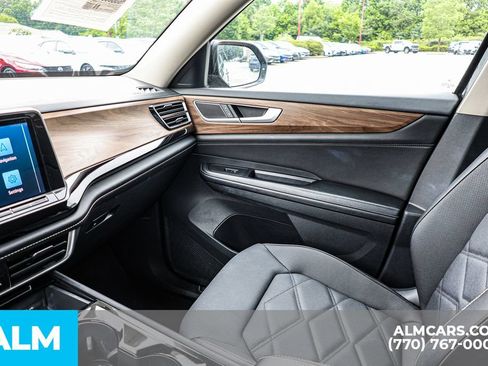 Used 2024 Volkswagen Atlas SE FWD image 45