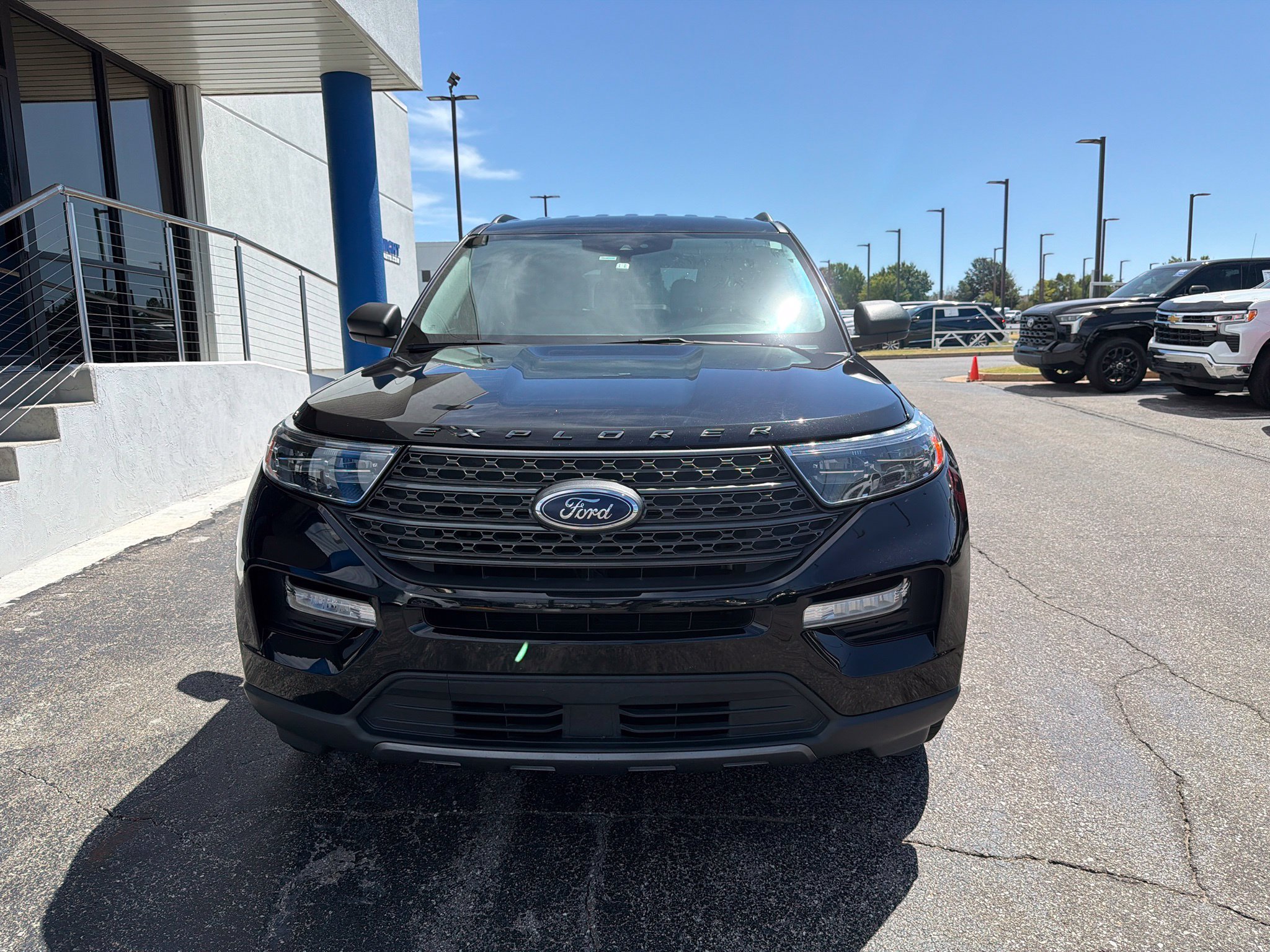 Used 2021 Ford Explorer XLT w/ Equipment Group 202A AWD/4WD image 3