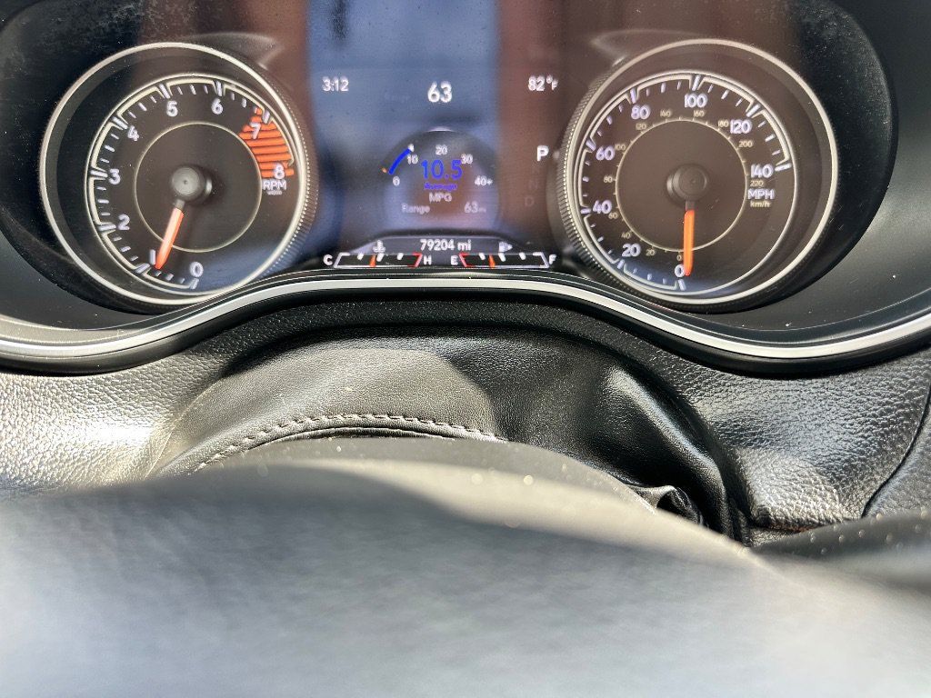 Used 2019 Jeep Cherokee Limited AWD/4WD image 6