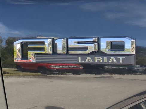 Used 2015 Ford F150 Lariat w/ Equipment Group 502A Luxury image 39