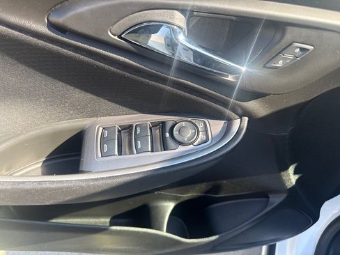 Used 2025 Chevrolet Malibu LT FWD image 19