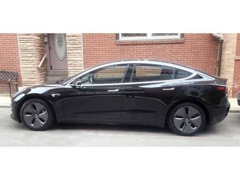 Used 2020 Tesla Model 3 Standard Range image 2