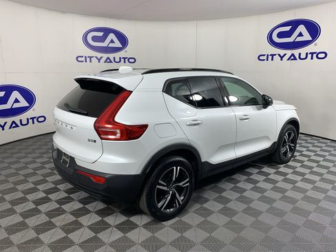 Used 2023 Volvo XC40 B5 Plus AWD/4WD image 3