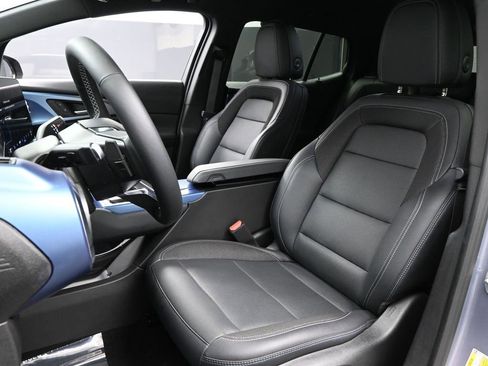 Used 2025 Chevrolet Equinox EV LT w/ Convenience Package image 9