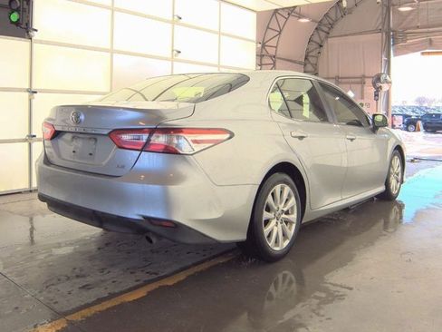 Used 2018 Toyota Camry LE image 5