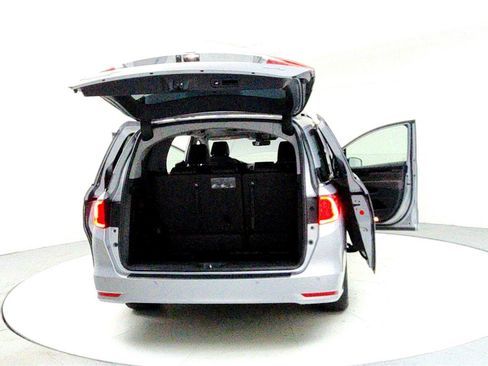 Used 2018 Honda Odyssey Elite image 11