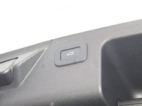 Used 2025 Land Rover Discovery Sport S image 13