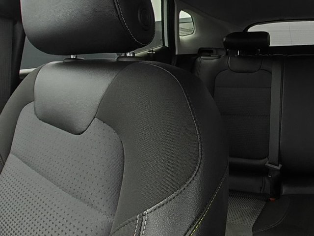 Used 2025 Chevrolet Trax LT FWD image 28