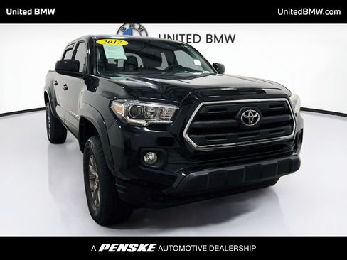 Used 2017 Toyota Tacoma SR5 w/ Tow Package RWD image 3