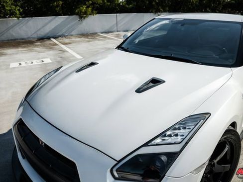 Used 2014 Nissan GT-R Premium image 27