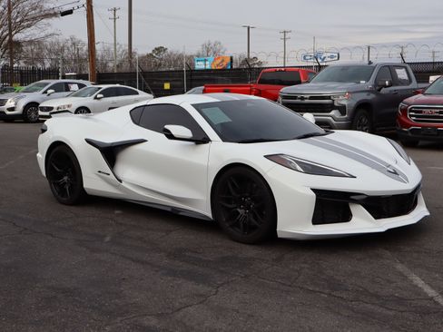 Used 2025 Chevrolet Corvette Z06 image 2