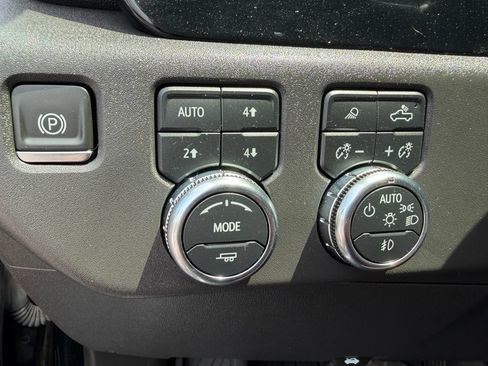 Used 2022 GMC Sierra 1500 SLT w/ SLT Premium Plus Package AWD/4WD image 17