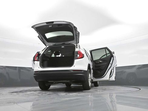 Used 2024 GMC Terrain SLE image 46