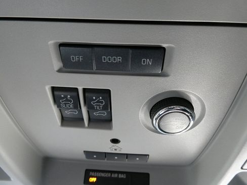 Used 2019 Chevrolet Suburban Premier image 38