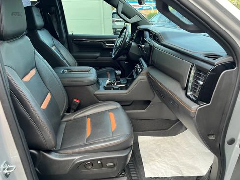 Used 2022 GMC Sierra 1500 AT4 w/ AT4 Premium Package AWD/4WD image 8