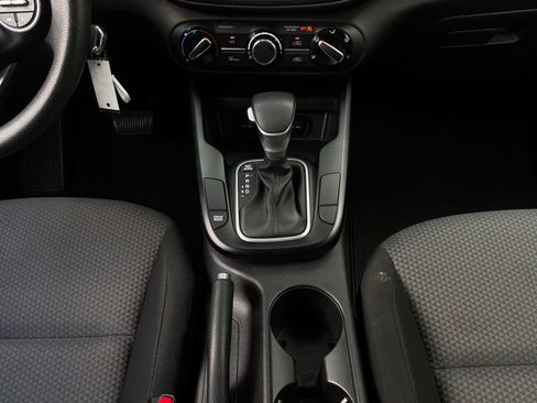 Used 2025 Kia Soul LX w/ LX Technology Package FWD image 13