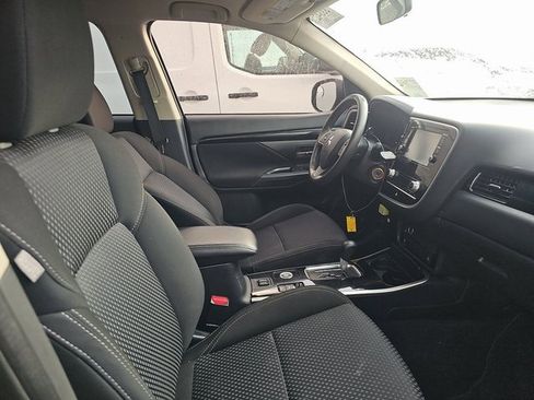 Used 2020 Mitsubishi Outlander SE image 5