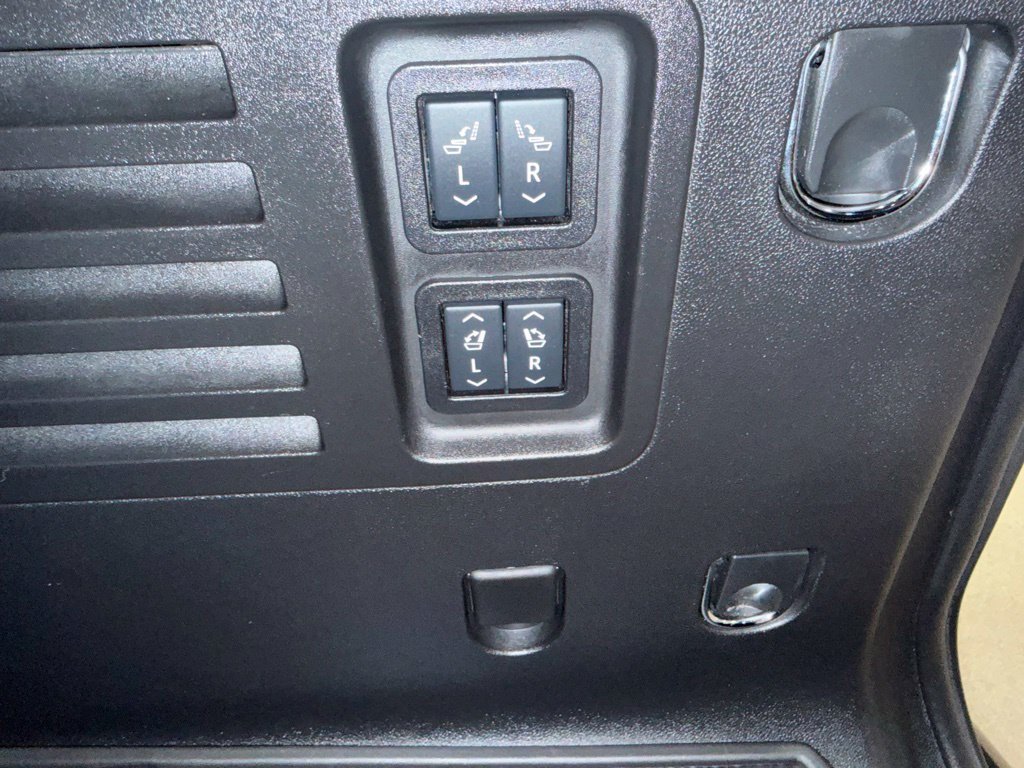 Used 2026 Chevrolet Traverse RS AWD/4WD image 21