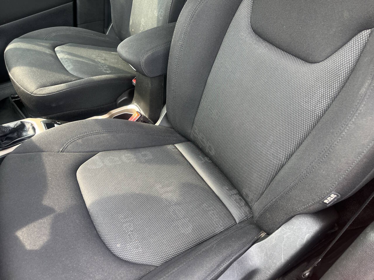 Used 2015 Jeep Renegade Latitude AWD/4WD image 17