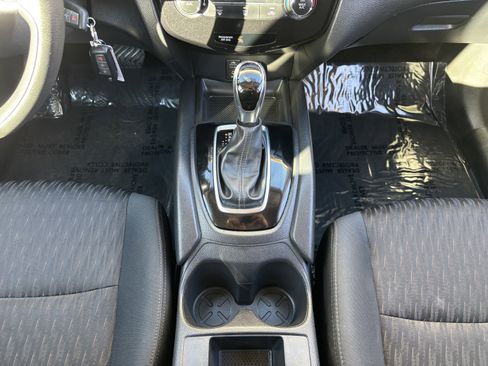 Used 2017 Nissan Rogue S image 30