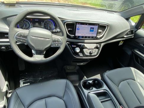 New 2027 Chrysler Pacifica Select FWD image 41