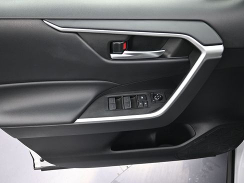 Used 2023 Toyota RAV4 SE image 23