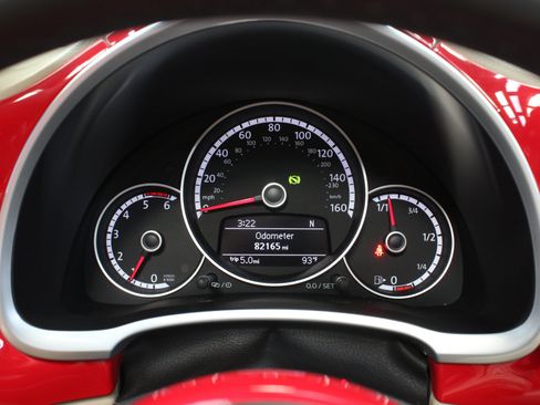 Used 2014 Volkswagen Beetle TDI FWD image 61