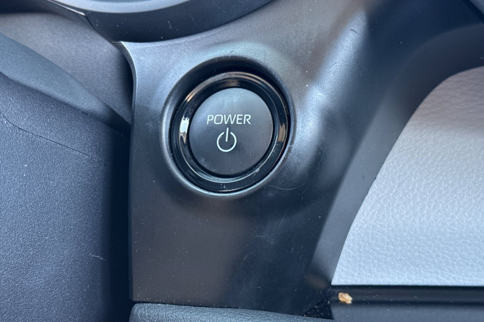 Used 2025 Toyota Sienna XLE FWD image 19