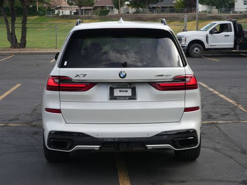 Used 2022 BMW X7 xDrive40i w/ M Sport Package AWD/4WD image 4