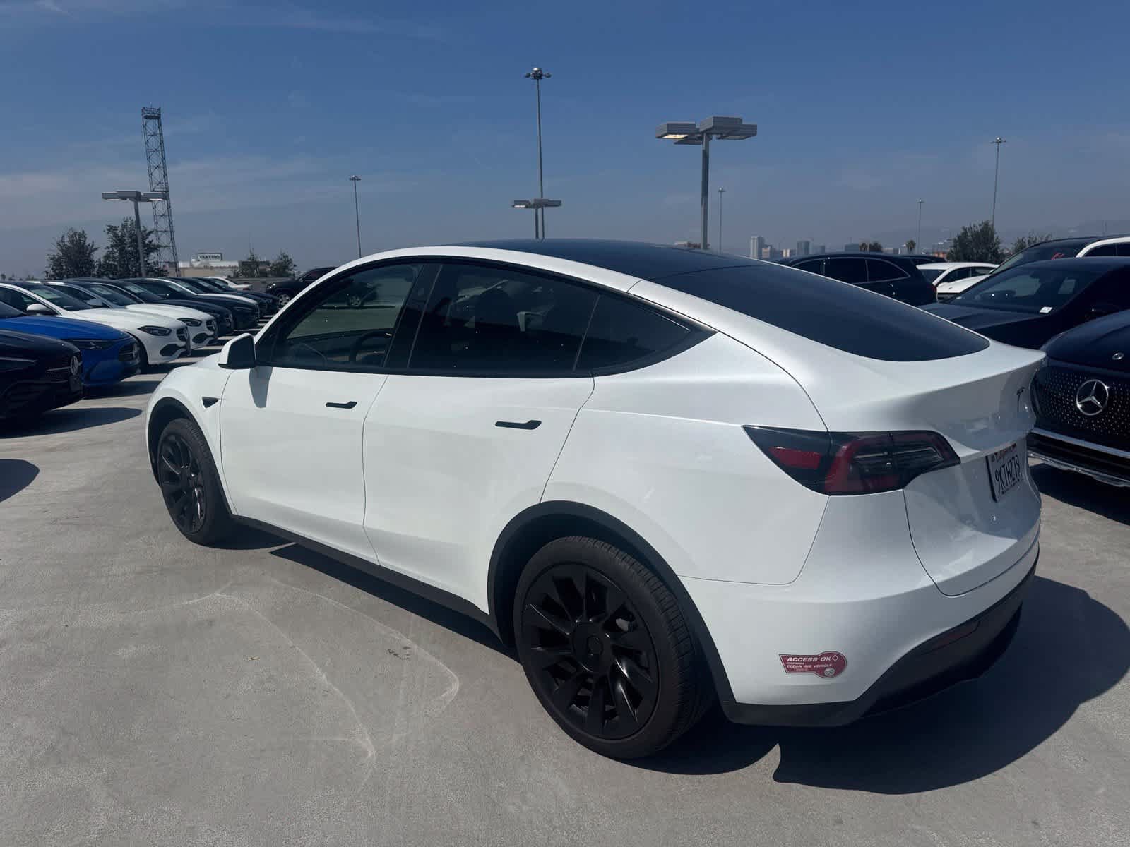 Used 2023 Tesla Model Y Long Range AWD/4WD image 4