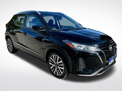 Used 2024 Nissan Kicks SV image 3