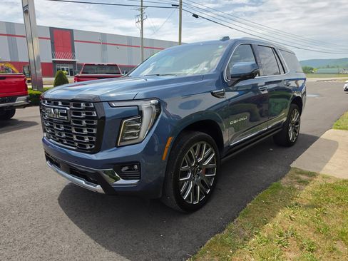 Used 2025 GMC Yukon Denali Ultimate AWD/4WD image 8