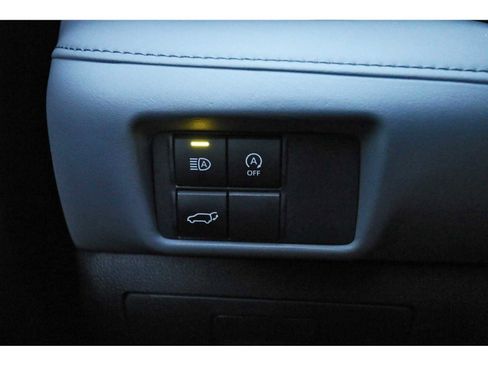 Used 2023 Toyota Highlander LE image 16