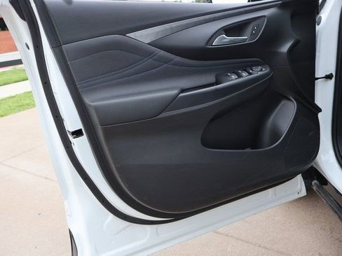 Certified 2025 Buick Envista Sport Touring FWD image 37