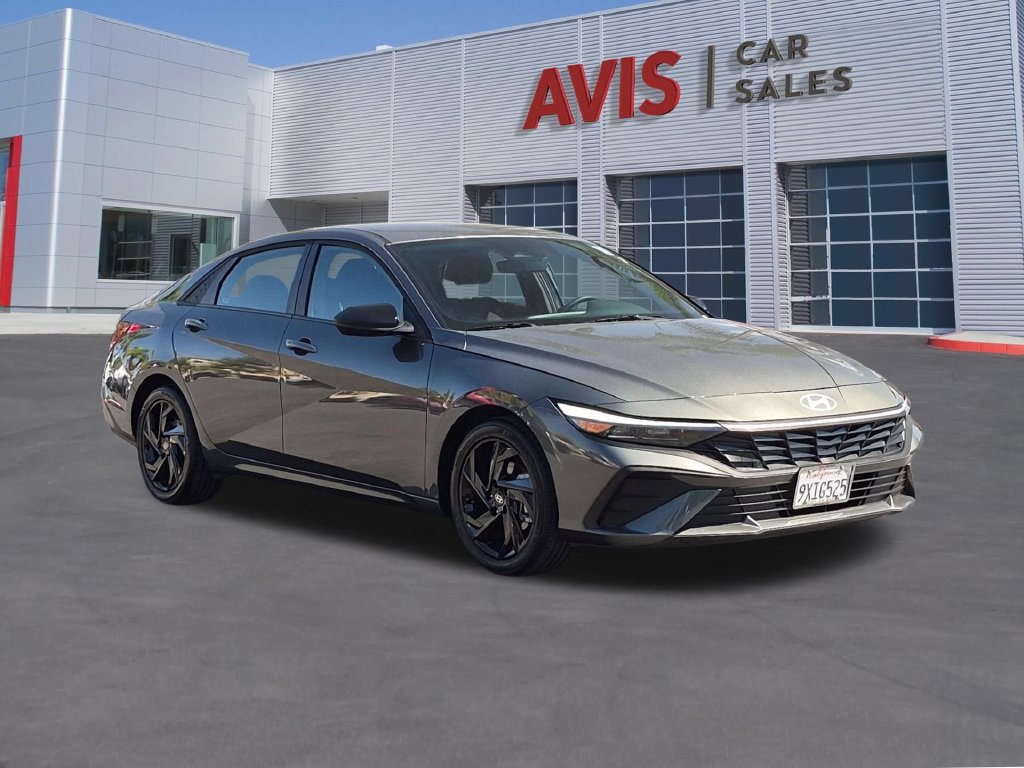 Used 2026 Hyundai Elantra Sport FWD image 3