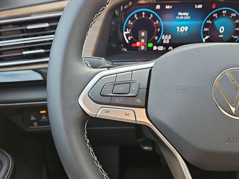 New 2026 Volkswagen Atlas SE image 16